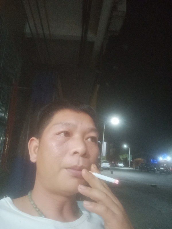 善解人意的第一张照片--英德蓝颜知己交友网